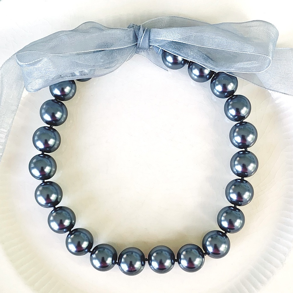 Black Pearl Tie Necklace